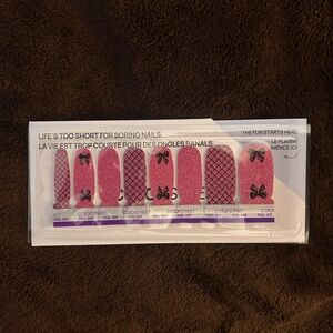 B2G1 KISSES & CORSETS Color Street Nail Strips